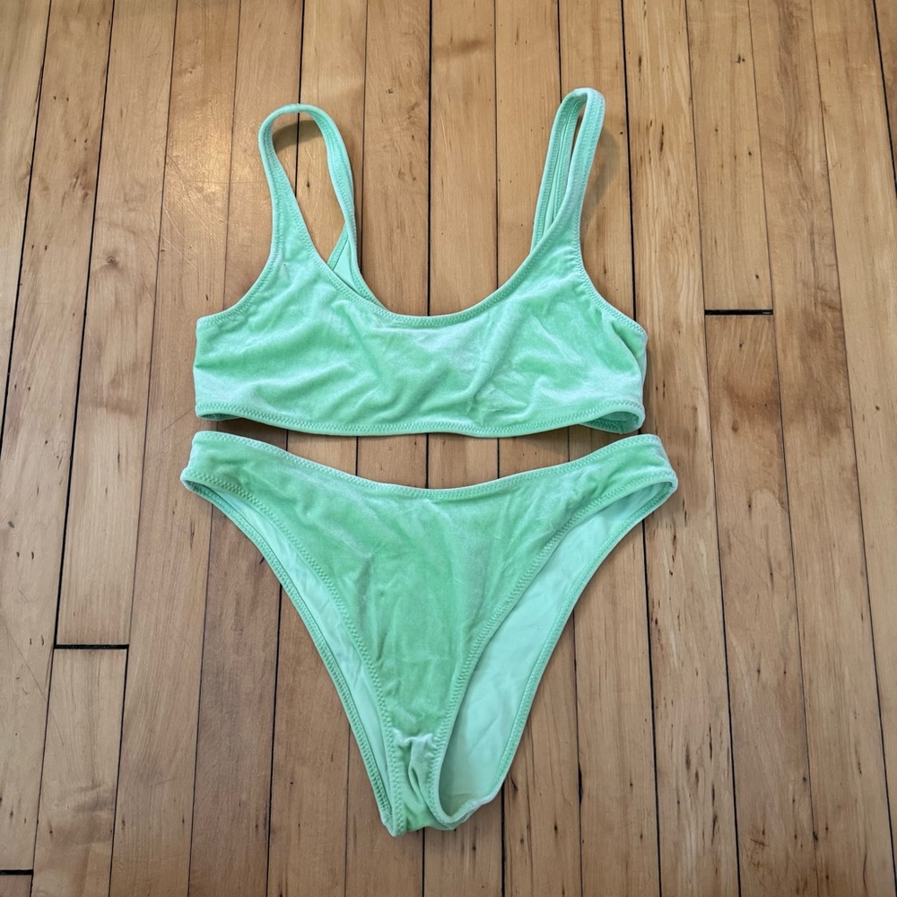 Kendall & Kylie bikini
